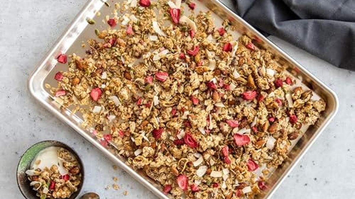 Best Baking Sheet for Home Cooks: Nordic Ware Natural Aluminum Half Sheet Review & Comparison