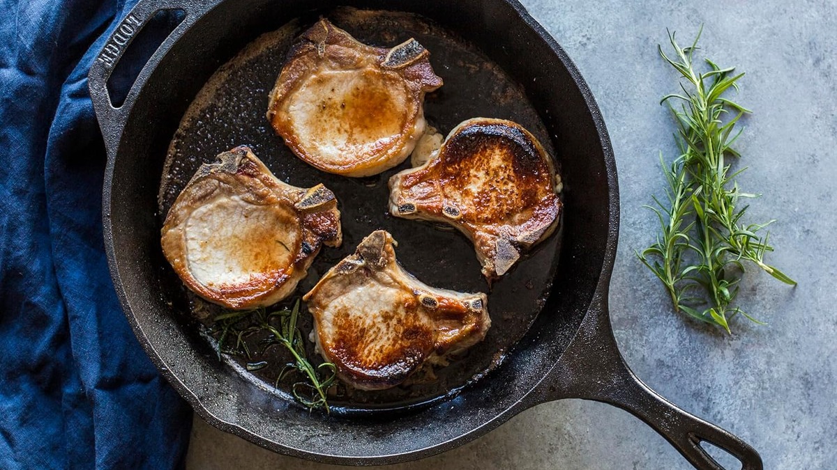 Best Cast Iron Skillet for Home Cooks: Lodge 10.25 Inch Pre Review & Comparison