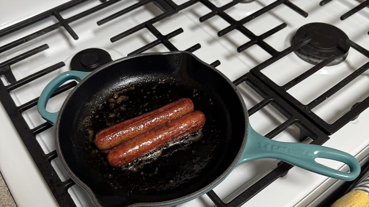 Best Cast Iron Skillet for Home Cooks: Le Creuset Enameled Cast Iron Signature Iron Handle Skillet 10.25 Review & Comparison